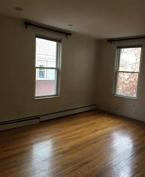27 Garfield St #2R — Photo 2
