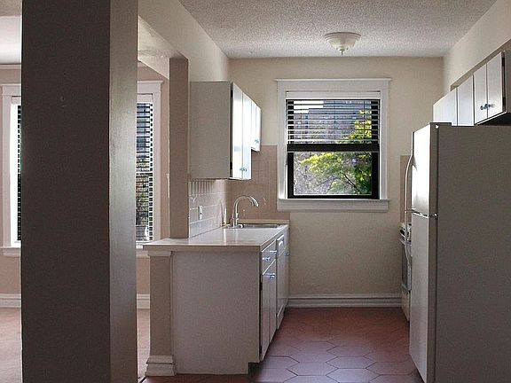5th image of 4501 Maryland Ave #609