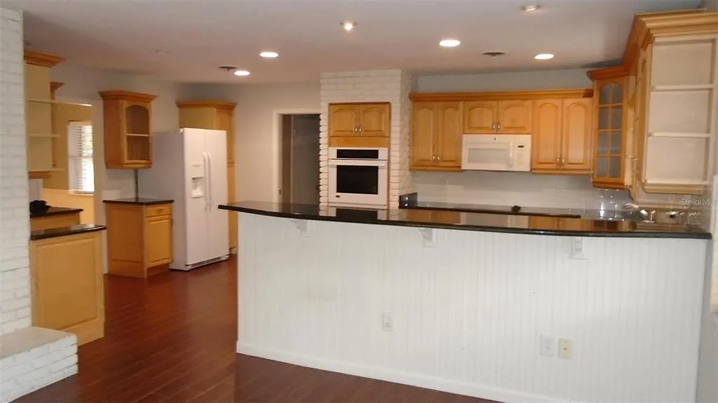 3 bed, 2.5 bath, 1995 sqft, $2,995 — Photo 3