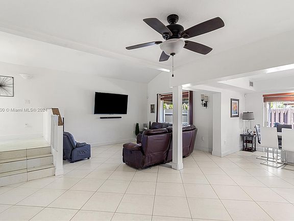 3rd image of 931 NW 106th Avenue Cir