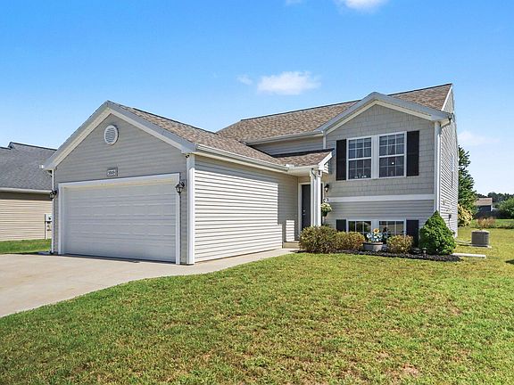 2nd image of 59149 Silvergrass Dr