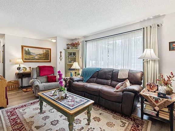 4th image of 102 N Thorson Cres