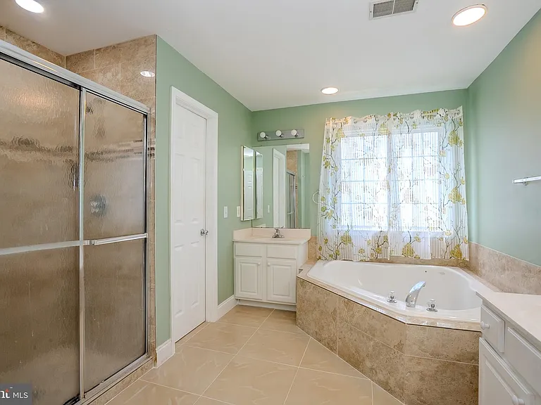 31 Hawthorn Dr — Photo 33