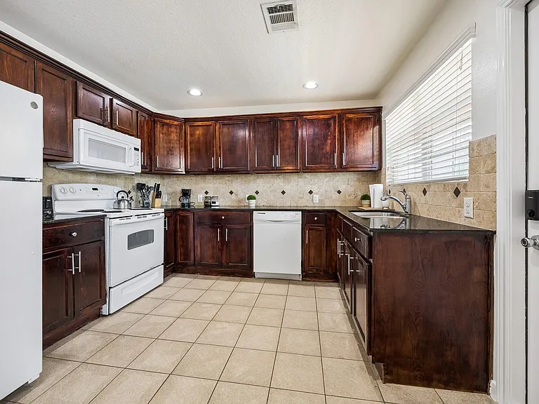 3237 Rosedale St #4 — Photo 7