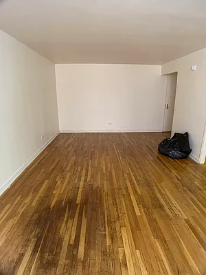 Rented by Smart NY Realty LLC | media 23