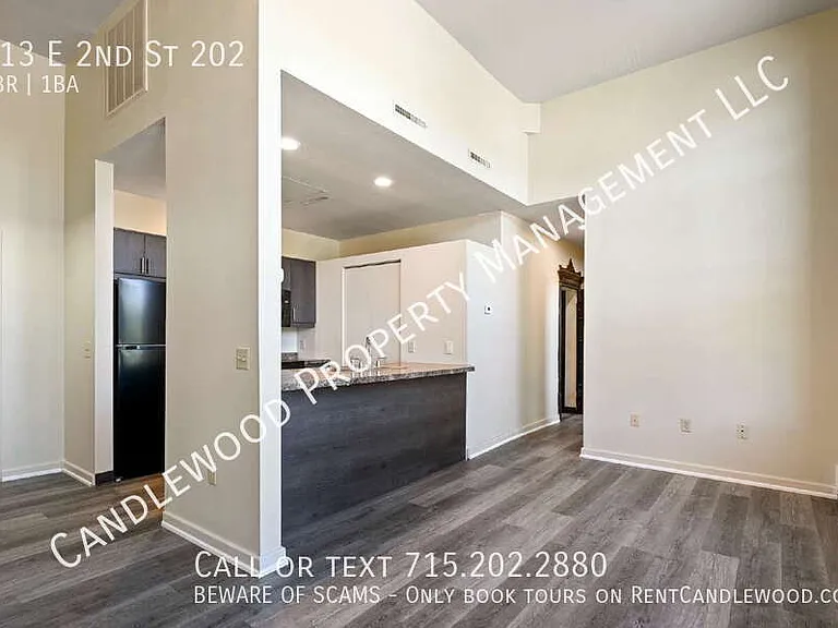713 E 2nd St #202 — Photo 5