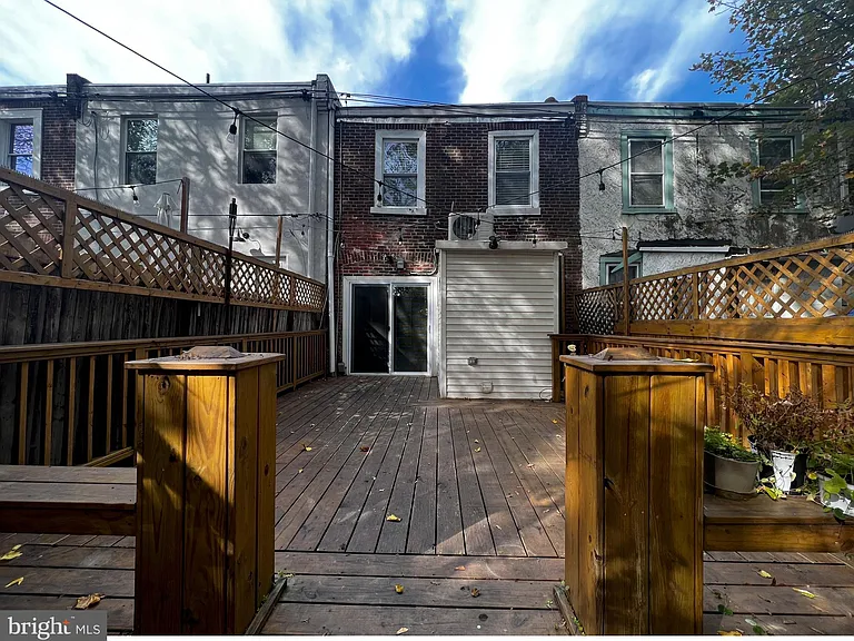 248 E Queen Ln — Photo 9