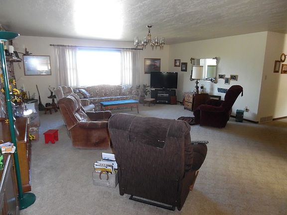 5th image of 202 Hillcrest Dr