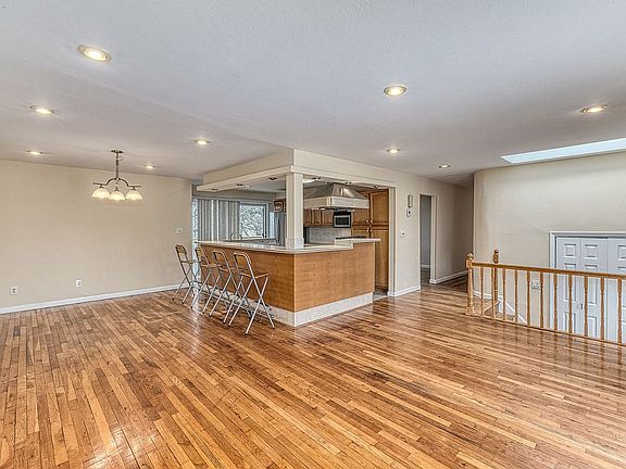5th image of 11 Erie Ct