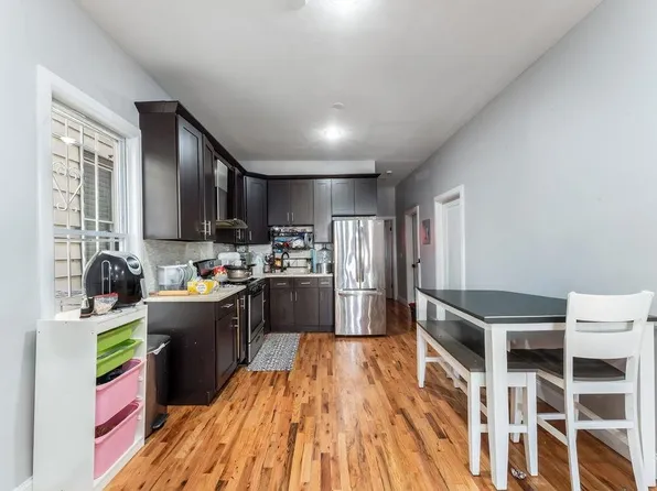 35 Lexington Avenue image 4 of 30