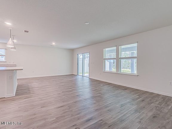 3rd image of 11051 BUCKNER Lane