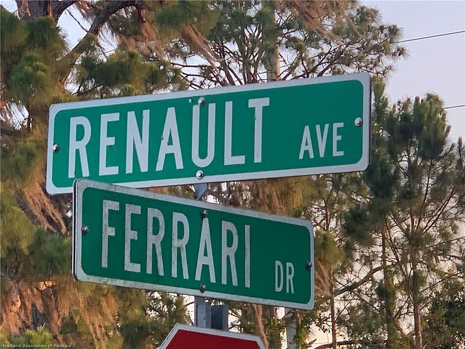 2nd image of 921 Renault Ave
