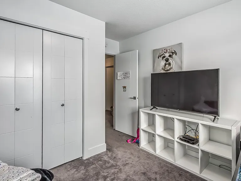 173 Cavanagh Cmn SW — Photo 7