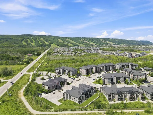 21 Beckwith Ln #206, The Blue Mountains, ON L9Y 3B6