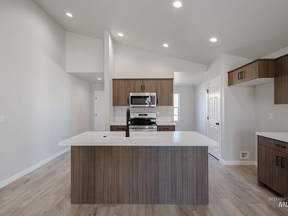 3rd image of 348 N Meadowsweet Ave