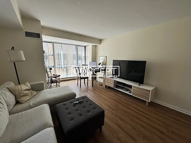 1 bed, 1.0 bath, 9999 sqft, $3,100 — Photo 2
