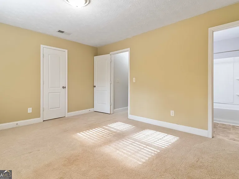 888 Chartley Dr — Photo 16