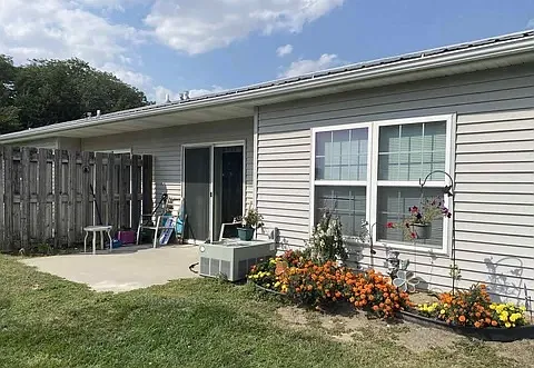 2 bed, 900 sqft, $750 — Photo 2