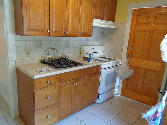 5th image of 2217 Crescent St