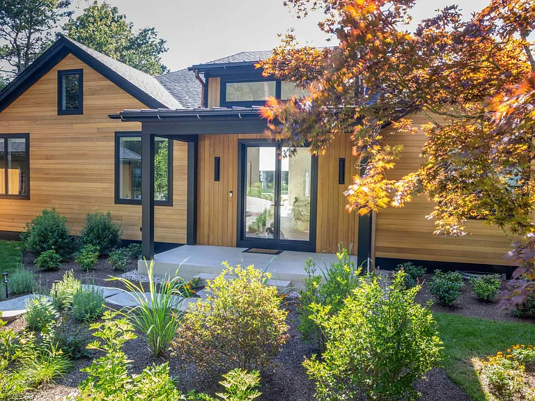 54 Lakeside Ln — Photo 4