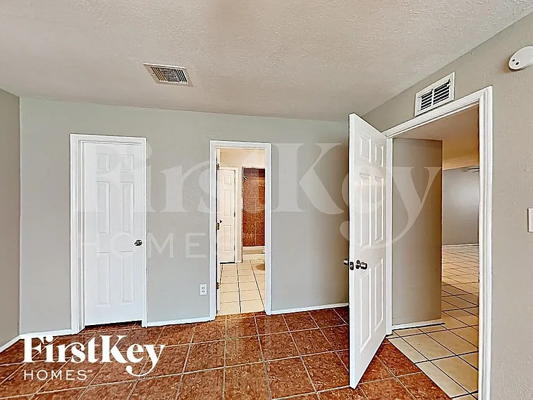 10615 Heather Hill Dr — Photo 7