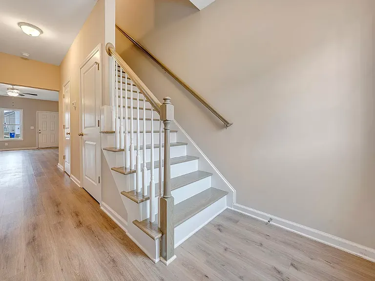 915 Holland Loop NW — Photo 11