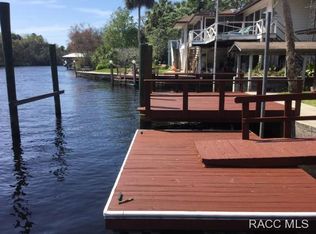 5507 Riverside Dr, Yankeetown, FL 34498