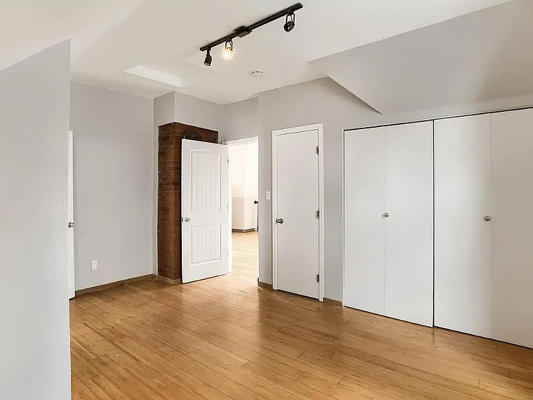 2929 Curtis St #B — Photo 7