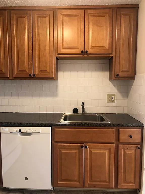 2 bed, 1.0 bath, 580 sqft, $2,600 — Photo 2
