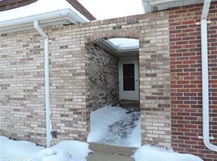 2574 Stratford Dr, Saint Joseph, MI 49085