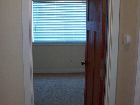 4th image of 2611B 6th Ave