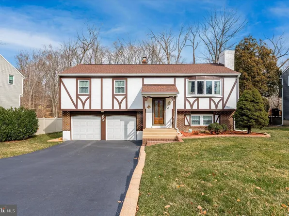 48 Winding Way, Upper Chichester, PA 19061