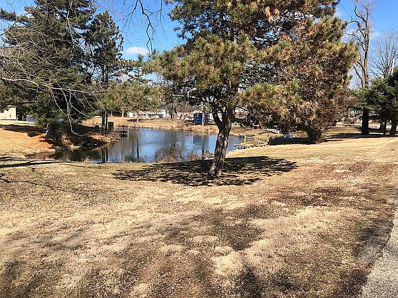 5th image of 324 N Lakeshore Dr