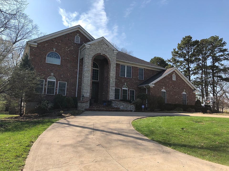 CIRCLE DRIVE & COVERED ENTRY