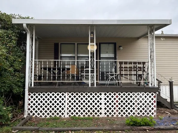 213 Murray Ln, Export, PA 15632