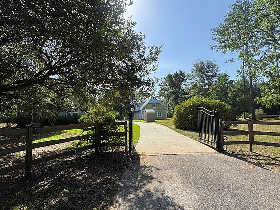 4th image of 24055 Hubbard Ln