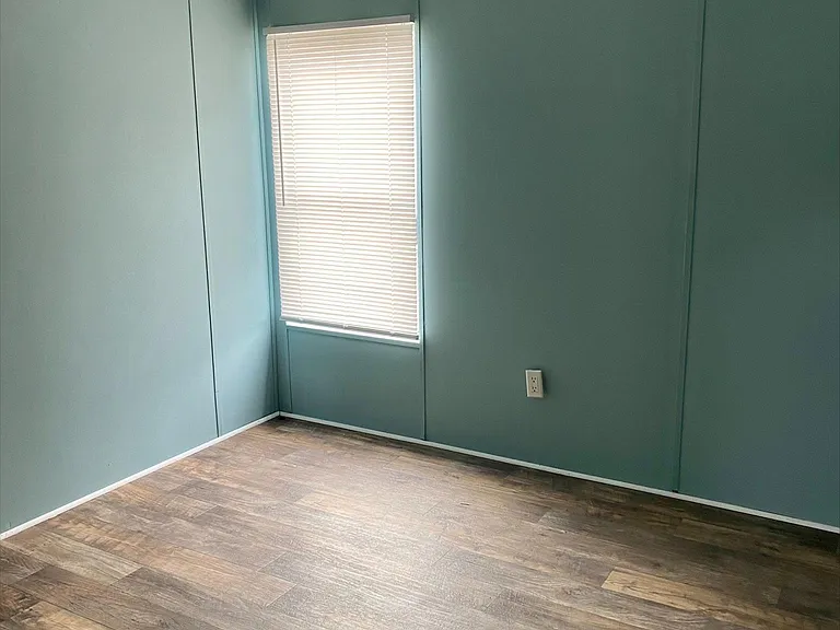 138 Oak Grove Ln W — Photo 10