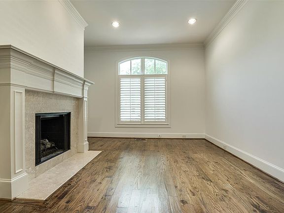 5th image of 3664 Asbury St