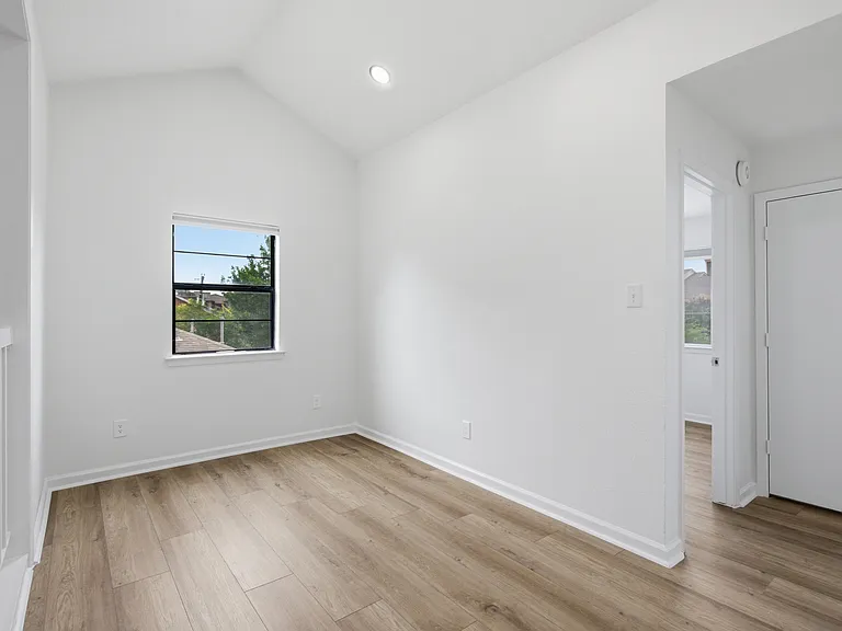 3636 Country Club Dr W — Photo 16
