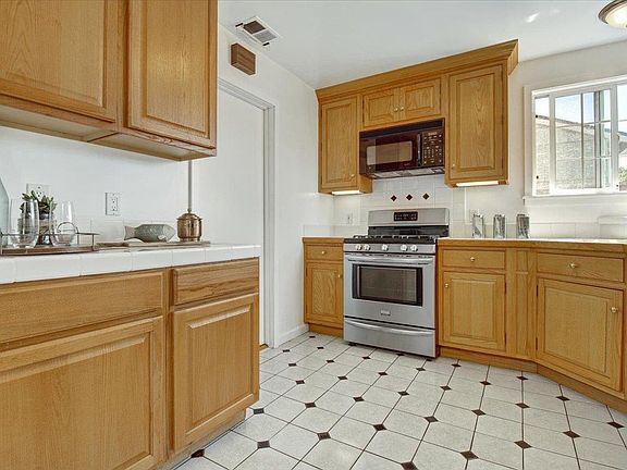 5th image of 101 Prague St
