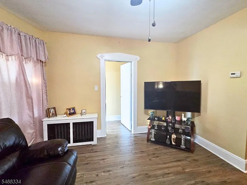 2 bed, 1.0 bath, 1000 sqft, $2,600 — Photo 2