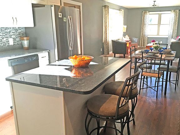 STUNNING GRANITE AND QUARTZ 