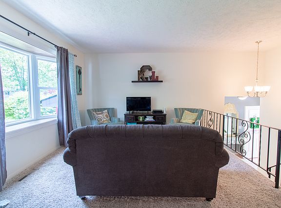 5th image of 105 N Bayberry Ct
