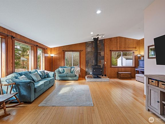 5th image of 38220 NE Sunset Falls Road