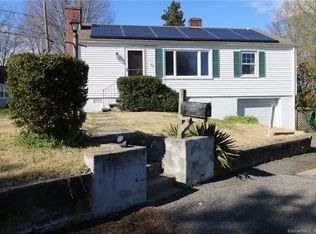 18 Homestead Cir, Old Lyme, CT 06371