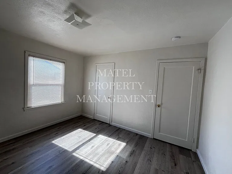 548 Esgar Ave — Photo 12