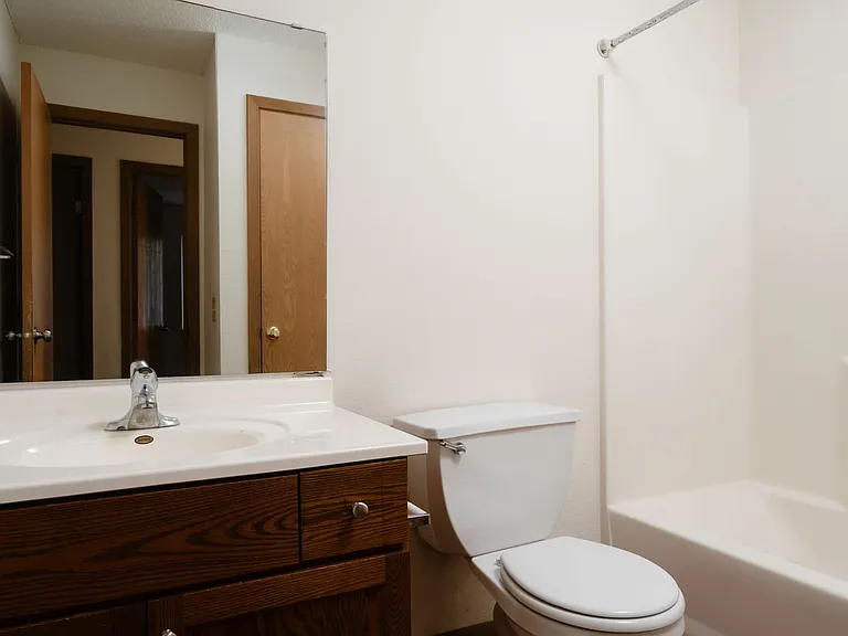 Raven Court Townhomes — Photo 9