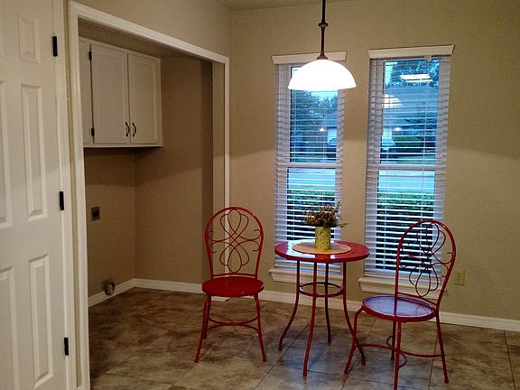 Brkfst nook, laundry, pantry