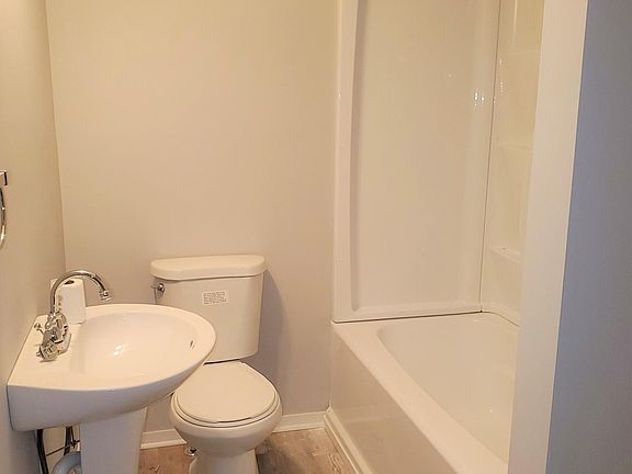 5th image of 901 S Brynwood Dr