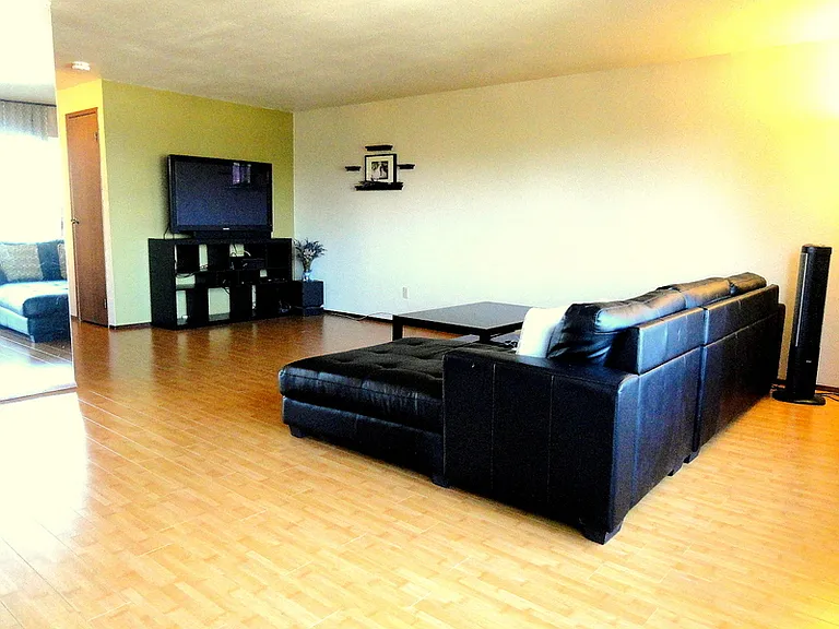 402 Lind Ave NW — Photo 3